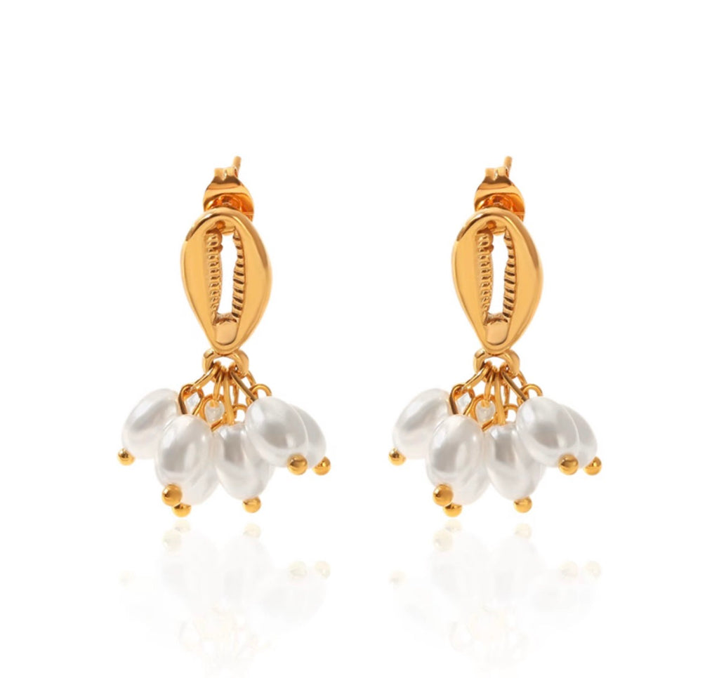 Cowrie Shell & Faux Pearl
Dangle Earrings | 18K Gold Plated Stainless Steel | JVNXII & CO.