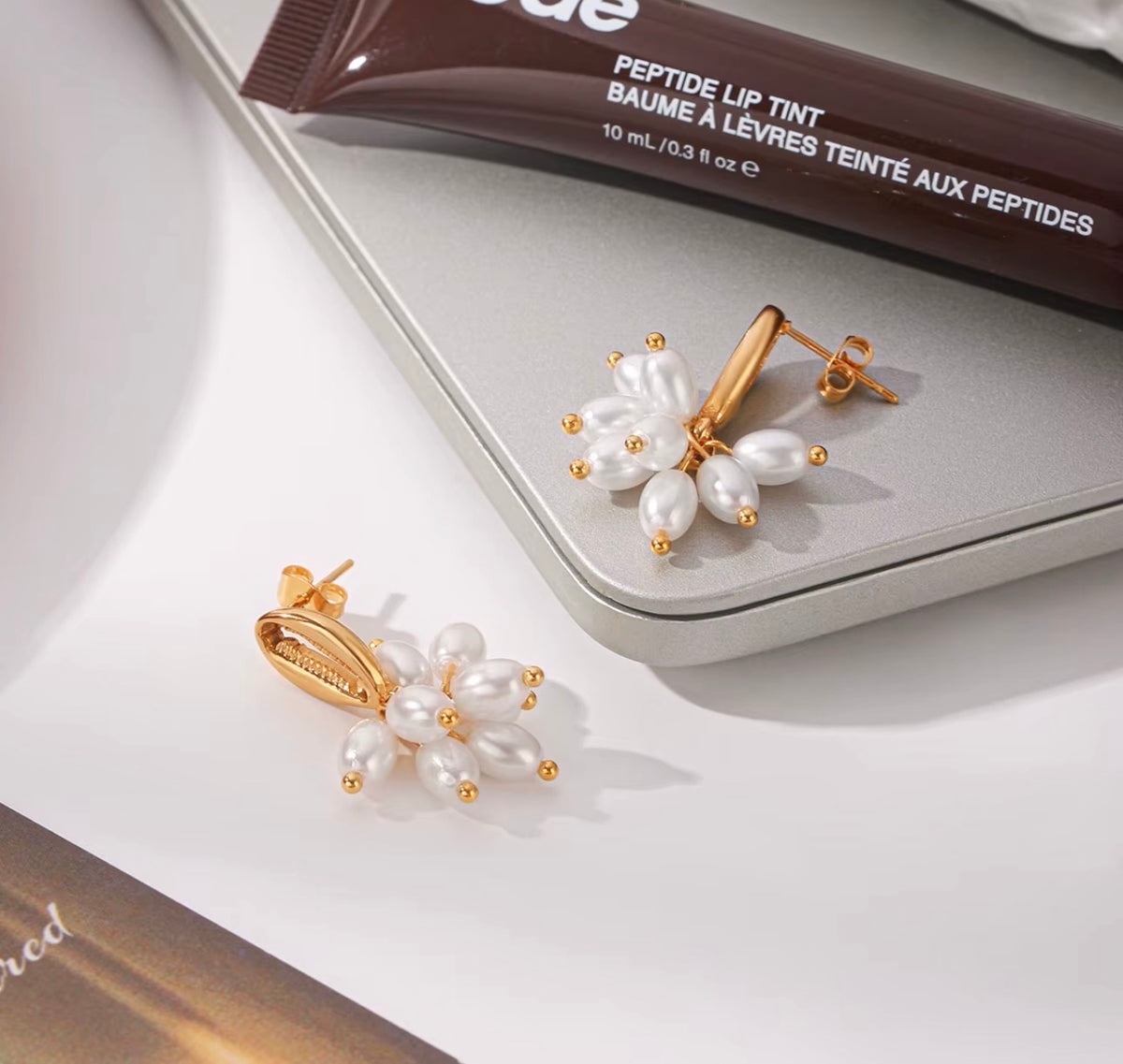 Cowrie Shell & Faux Pearl
Dangle Earrings | 18K Gold Plated Stainless Steel | JVNXII & CO.