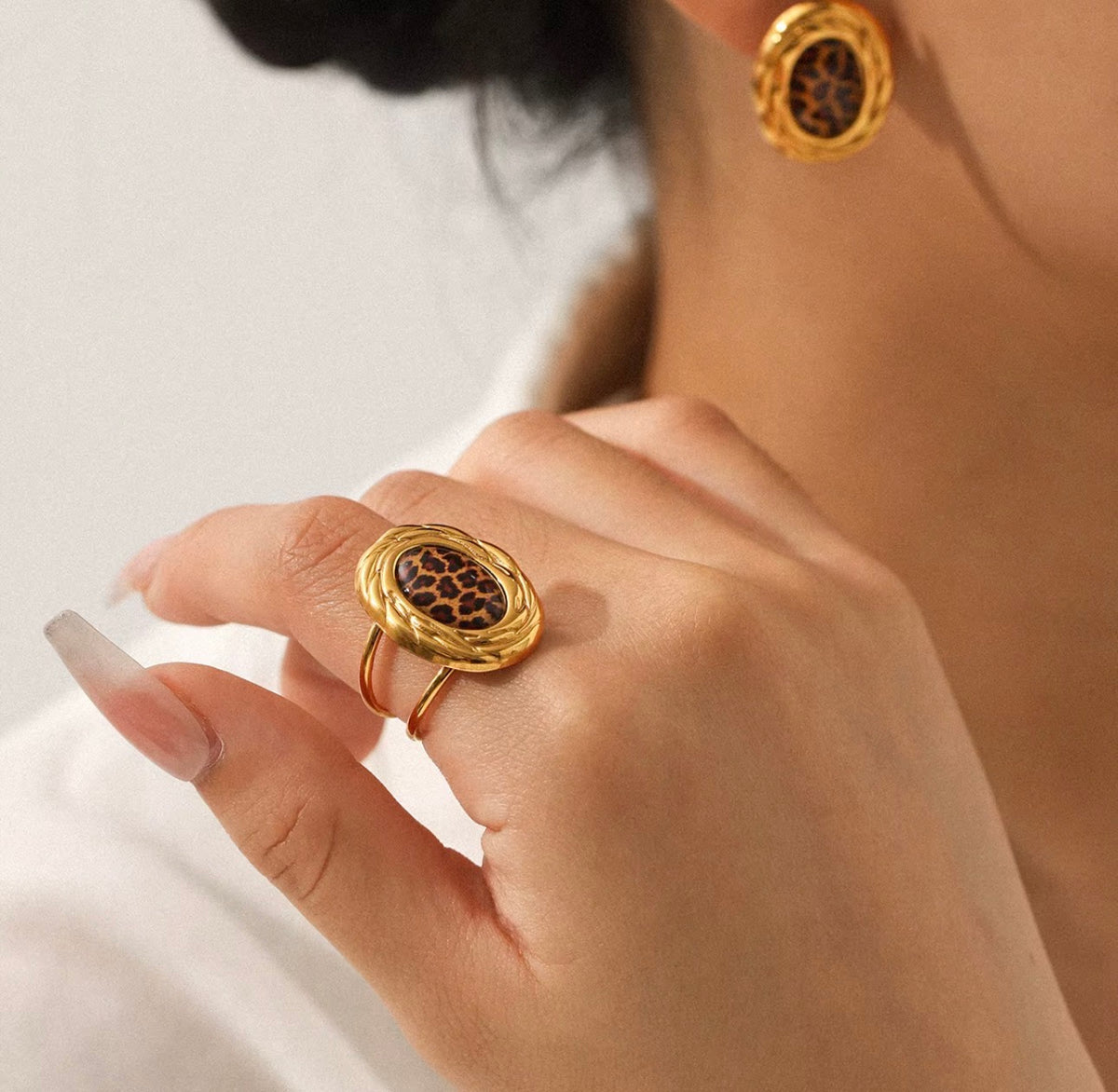 Vintage Oval Leopard Print Ring| 18K Gold Plated Steel | JVNXII & CO.