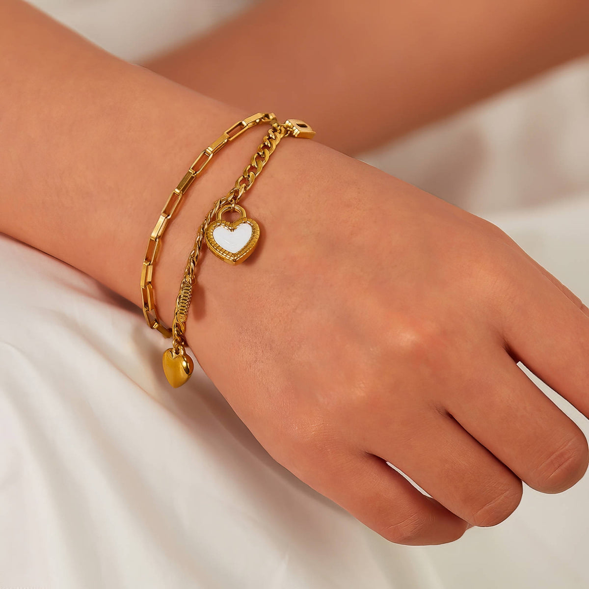 Amore Heart Charm Bracelet | 18K Gold Plated Stainless Steel | JVNXII & CO.
