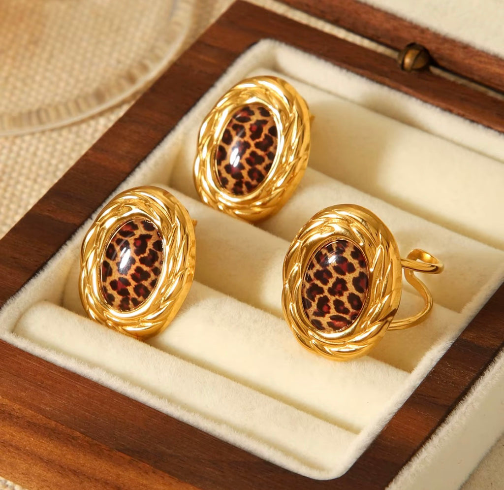 Vintage Oval Leopard Print Ring| 18K Gold Plated Steel | JVNXII & CO.